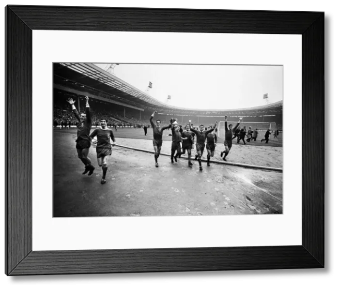 Framed Print : Liverpool 2-1 Leeds United 1965 FA Cup Final. 1st May 1965 (Picture Framed Print : Liverpool 2-1 Leeds United 1965 FA Cup Final. 1st May 1965 (Picture