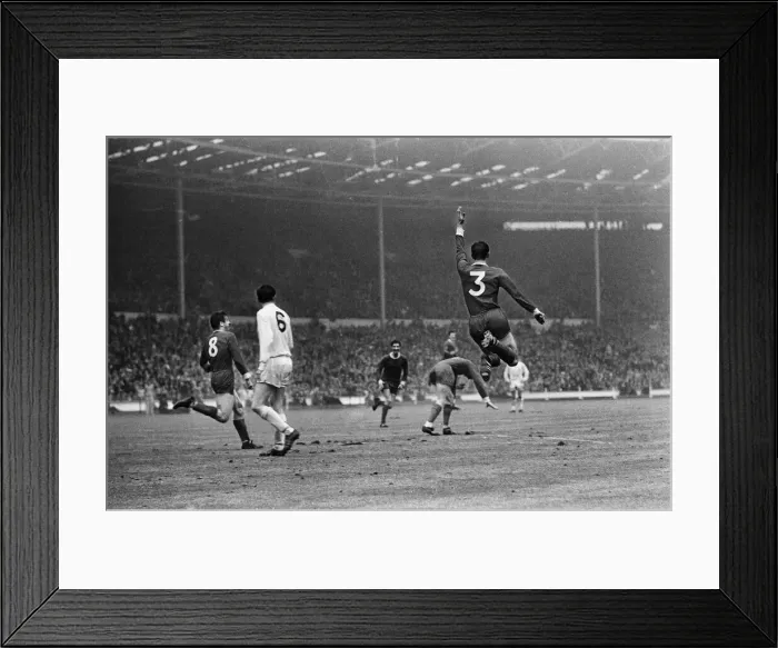 Framed Print : Liverpool 2-1 Leeds United 1965 FA Cup Final. 1st May 1965 (Picture Framed Print : Liverpool 2-1 Leeds United 1965 FA Cup Final. 1st May 1965 (Picture