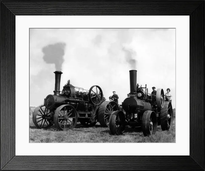 Framed Print : Margaret Younger, of Birtley, shows her skill at the wheel at a display held by the North