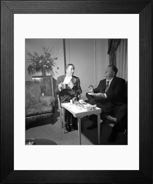 Framed Print : Stan Laurel and Oliver Hardy, arrived in the UK Monday (28th January)