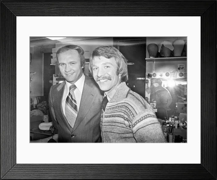 Framed Print : West Bromwich Albion manager Ron Atkinson and David Mills, a new signing Framed Print : West Bromwich Albion manager Ron Atkinson and David Mills, a new signing