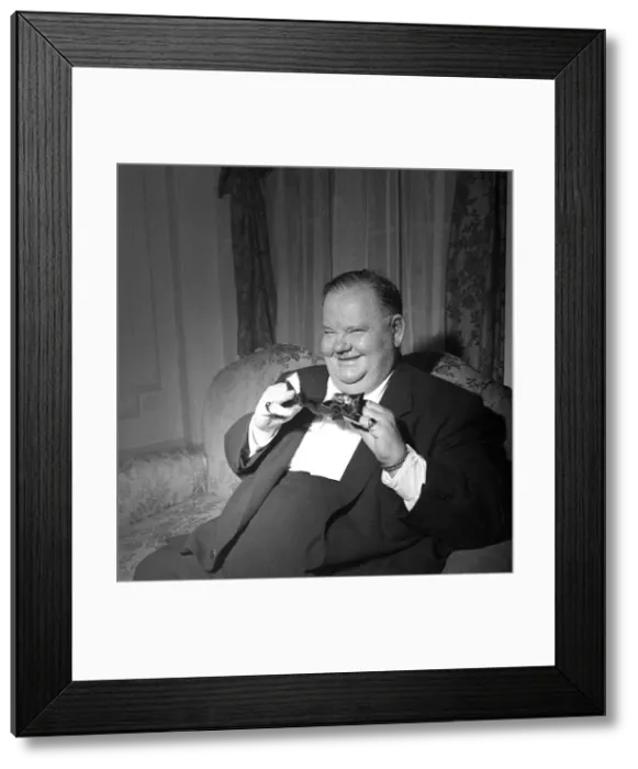 Framed Print : Stan Laurel and Oliver Hardy, arrived in the UK Monday (28th January) Framed Print : Stan Laurel and Oliver Hardy, arrived in the UK Monday (28th January)