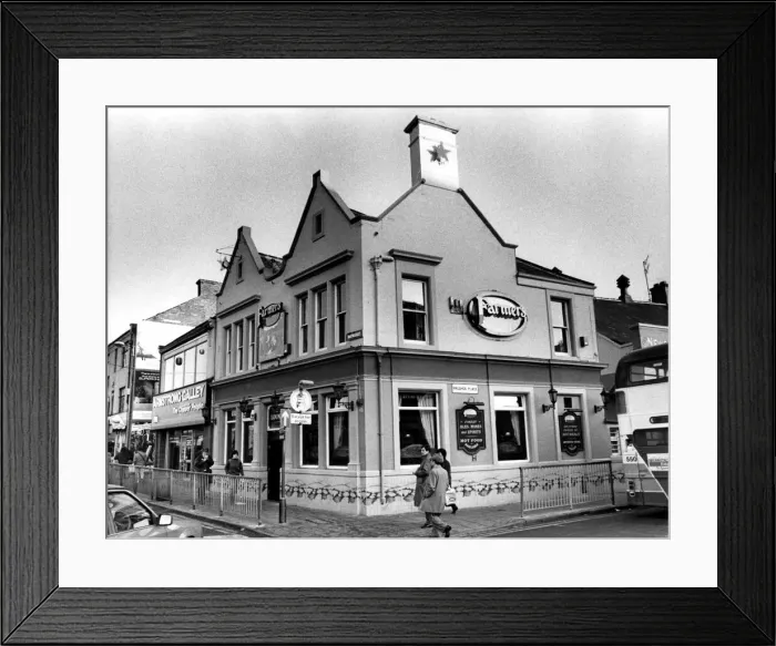 Framed Print : Newcastle public houses (pubs / pub) - The Farmers Rest, Haymarket Framed Print : Newcastle public houses (pubs / pub) - The Farmers Rest, Haymarket