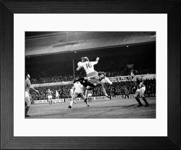 Framed Print : England V Portugal, under 23s at Crystal Palace. Score England 2, Portugal 0