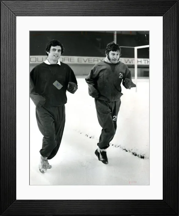 Framed Print : BERNARD GALLACHER golf 1972 training at easter road Hibernian fc with Joe Baker of