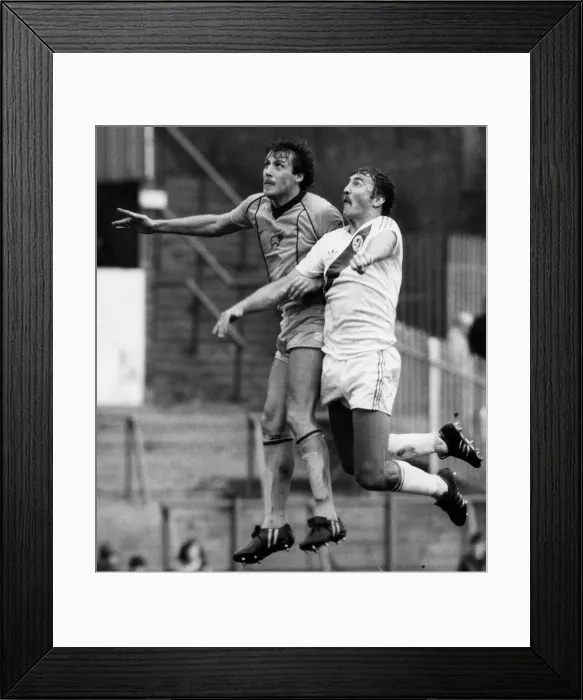 Framed Print : Dave Swindlehurst of Derby jumps up with Jim Cannon of Crystal Palace during their match