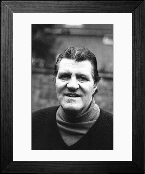 Framed Print : Tommy Cooper, pictured at home, February 1979 Framed Print : Tommy Cooper, pictured at home, February 1979