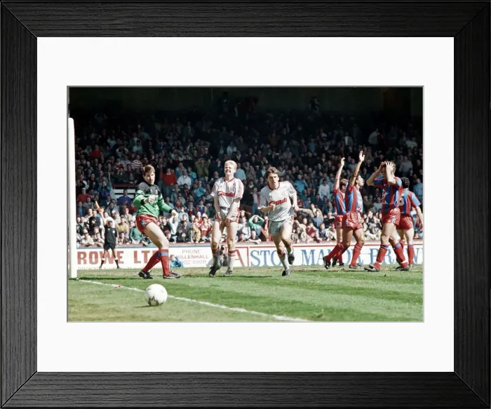 Framed Print : 1990 FA Cup Semi-final at Villa Park Crystal Palace 4 v 3 Liverpool A chance for Framed Print : 1990 FA Cup Semi-final at Villa Park Crystal Palace 4 v 3 Liverpool A chance for