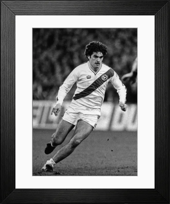 Framed Print : Dave Swindlehurst of Crystal Palace in action v Arsenal. 10th November 1979 Framed Print : Dave Swindlehurst of Crystal Palace in action v Arsenal. 10th November 1979