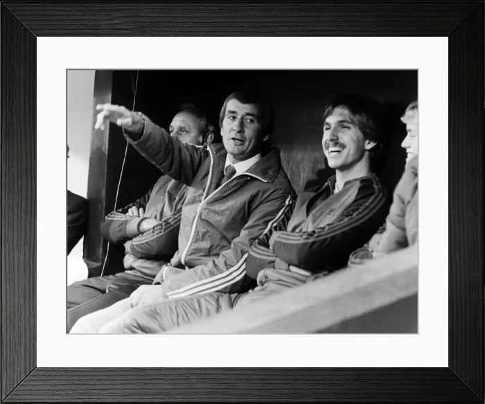Framed Print : Steve Kember, new manager of Crystal Palace, watches his side from the dugout Framed Print : Steve Kember, new manager of Crystal Palace, watches his side from the dugout