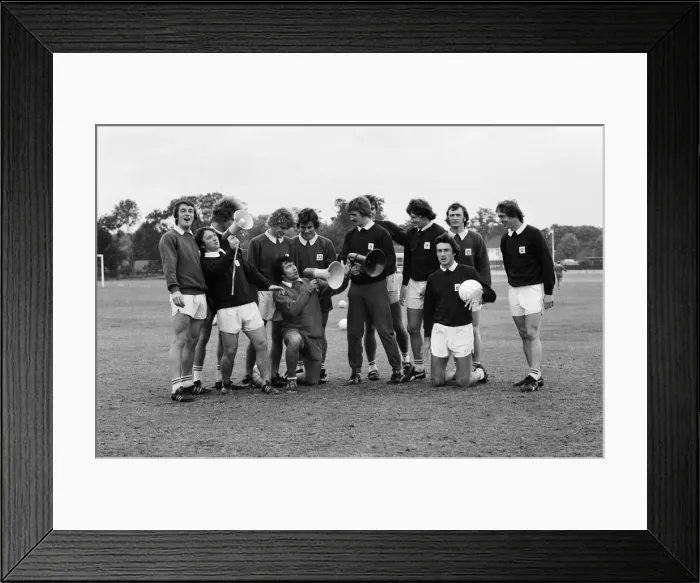 Framed Print : Crystal Palace manager Terry Venables in good voice with his players at a training Framed Print : Crystal Palace manager Terry Venables in good voice with his players at a training