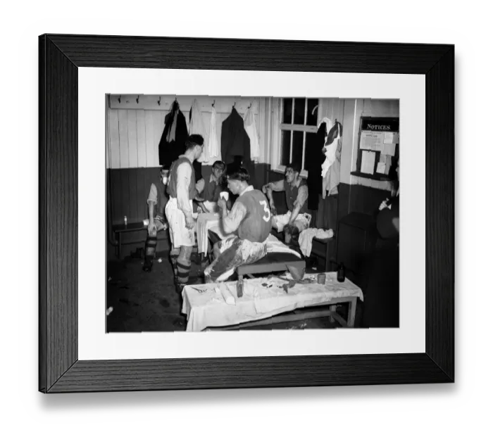 Framed Print : Scenes in the Crystal Palace dressing room at half time during their FA Cup first round