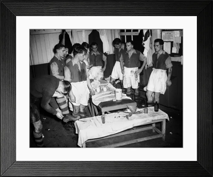 Framed Print : Scenes in the Crystal Palace dressing room at half time during their FA Cup first round Framed Print : Scenes in the Crystal Palace dressing room at half time during their FA Cup first round