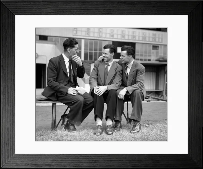 Framed Print : Crystal Palace manager Ronnie Rooke speaking to two players at a club meeting ahead of Framed Print : Crystal Palace manager Ronnie Rooke speaking to two players at a club meeting ahead of