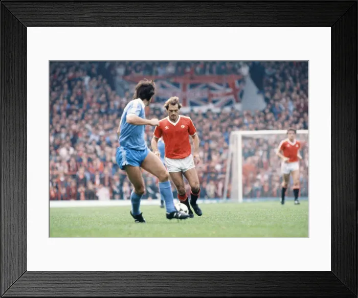 Framed Print : English League Division One match at Old Trafford. Manchester United 1 v Stoke City Framed Print : English League Division One match at Old Trafford. Manchester United 1 v Stoke City