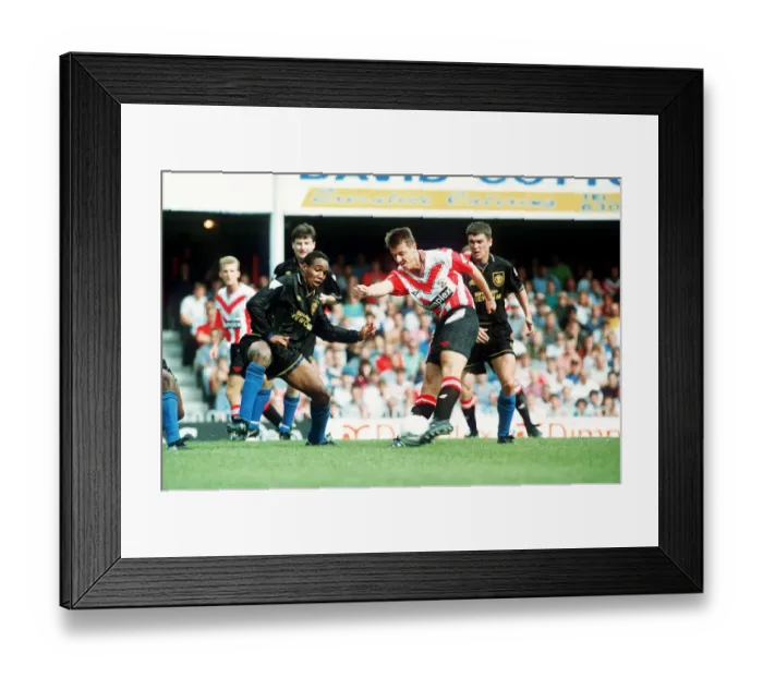 Framed Print : Southampton footballer Matthew Le Tissier on the ball faced by Paul Ince during their