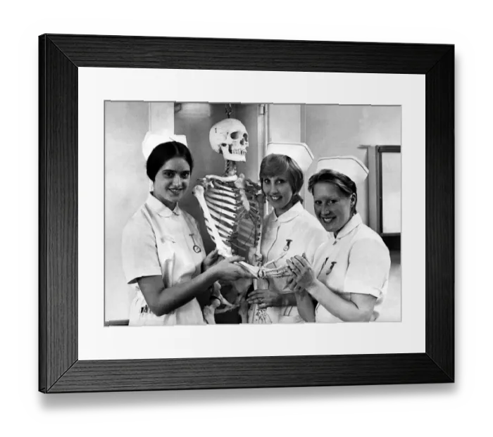 Framed Print : When you re as thin a Cyril the skeleton, you re bound to come in for some
