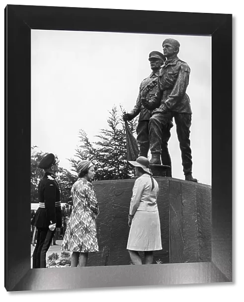 The Queen admires the new statue during her visit to Catterick Garrison. 10th July 1975
