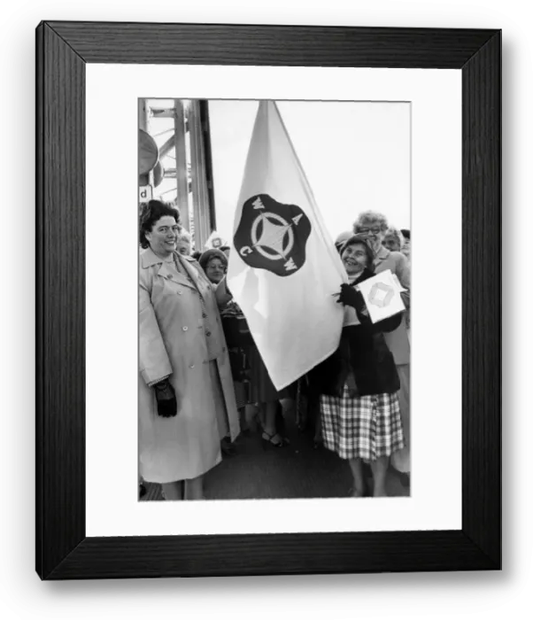 Framed Print : Mrs Ann Morris, left, (North Tyne) and Mrs Eleanore Donnison (South Tyne