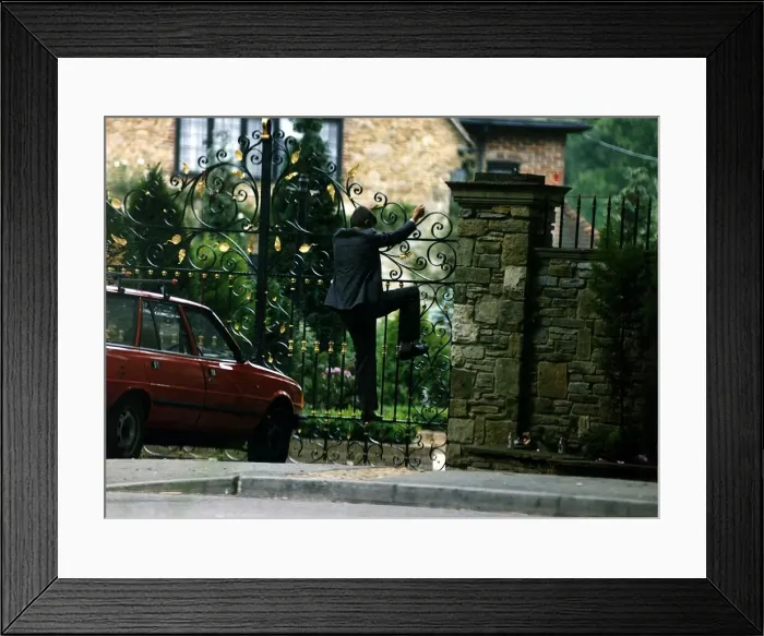 Framed Print : Stone Court Sunningdale in Berks home of Pop Group Five Star being repossessed by an