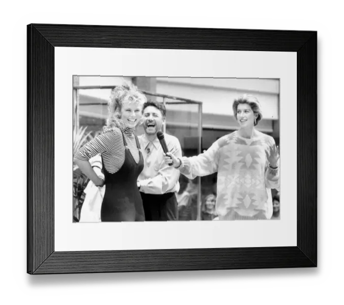 Framed Print : Clothes Show, presenters Jeff Banks and Selena Scott with Suzanne Baxter wearing a