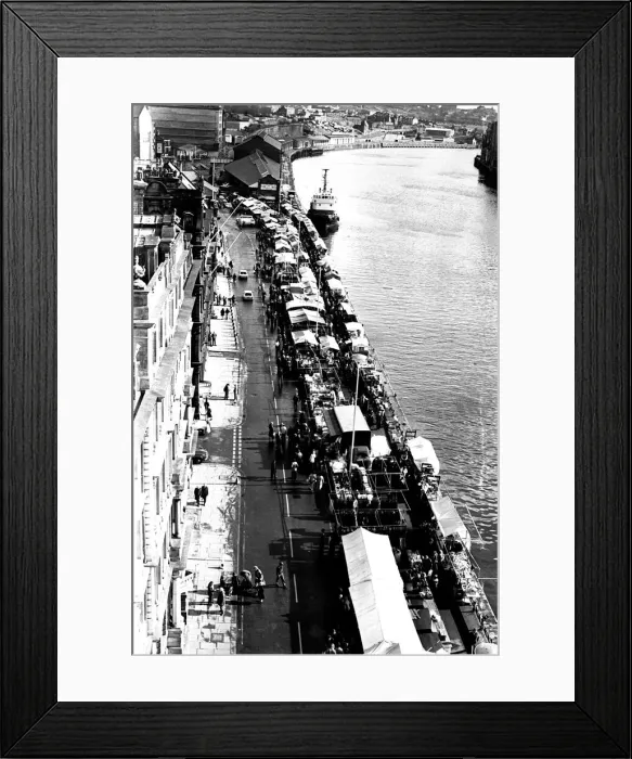 Framed Print : Scenes on the edge of the River Tyne. at Newcastle Quayside