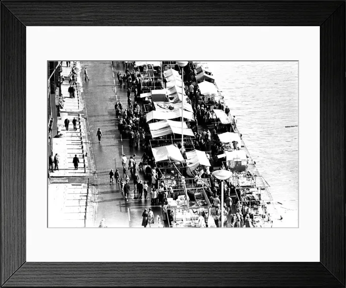 Framed Print : Scenes on the edge of the River Tyne. at Newcastle Quayside Framed Print : Scenes on the edge of the River Tyne. at Newcastle Quayside