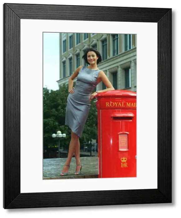 Framed Print : Melanie Sykes Television Presenter October 1998 launches new Silver Service Framed Print : Melanie Sykes Television Presenter October 1998 launches new Silver Service