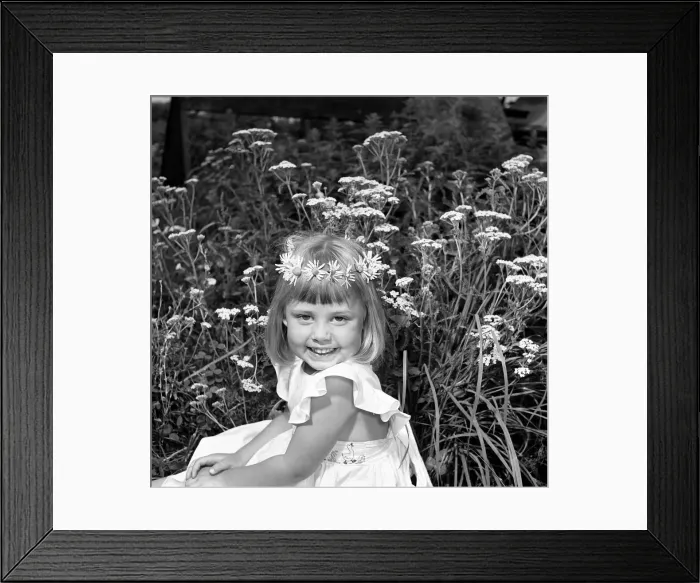 Framed Print : Siblings, Helen (3) and Paul Burrows (9) from Waterloo, London Framed Print : Siblings, Helen (3) and Paul Burrows (9) from Waterloo, London