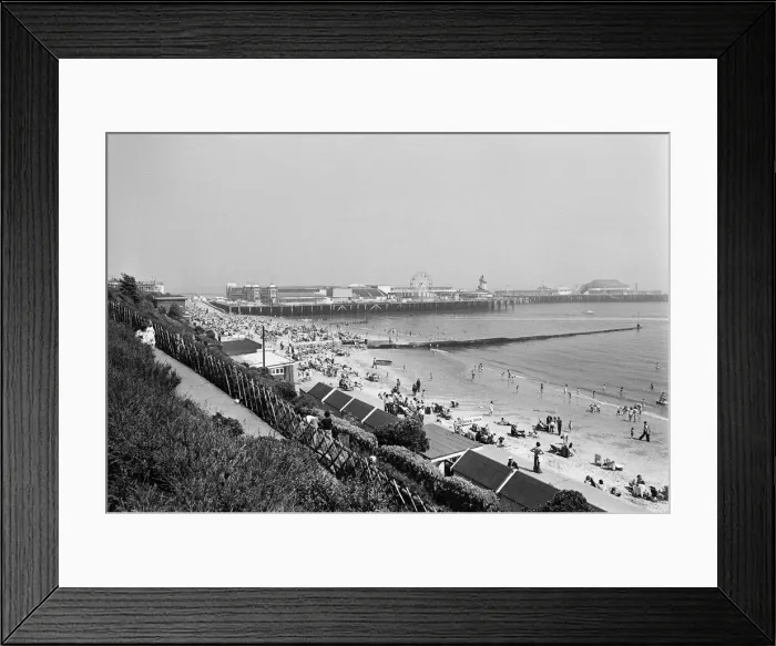 Framed Print : Beach Scenes, Clacton-on-Sea, Essex, England 7th June 1975 Framed Print : Beach Scenes, Clacton-on-Sea, Essex, England 7th June 1975