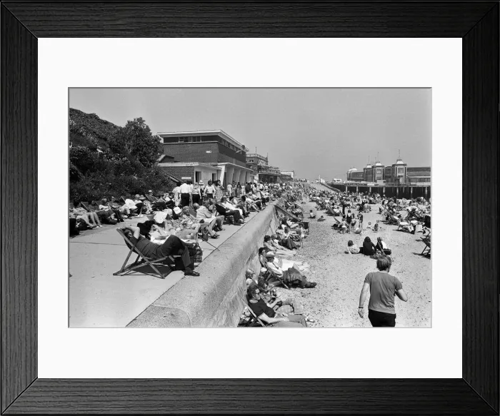 Framed Print : Beach Scenes, Clacton-on-Sea, Essex, England 7th June 1975 Framed Print : Beach Scenes, Clacton-on-Sea, Essex, England 7th June 1975