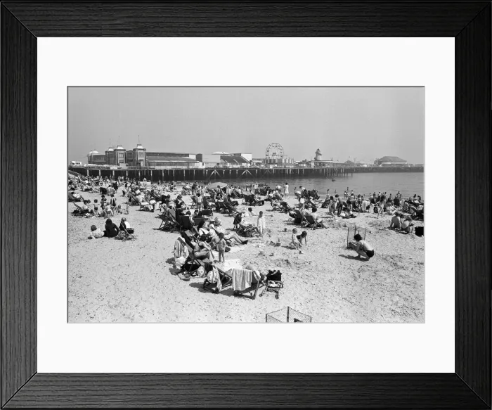 Framed Print : Beach Scenes, Clacton-on-Sea, Essex, England 7th June 1975 Framed Print : Beach Scenes, Clacton-on-Sea, Essex, England 7th June 1975