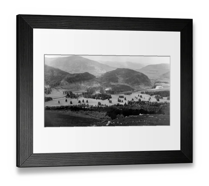 Framed Print : View showing the River Dee winding its way through the Aberdeenshire countryside near Framed Print : View showing the River Dee winding its way through the Aberdeenshire countryside near