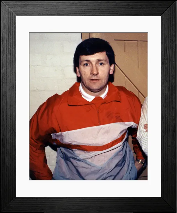 Framed Print : Middlesbrough F. C. fans celebrating at Wembley. 25th March 1990 Framed Print : Middlesbrough F. C. fans celebrating at Wembley. 25th March 1990