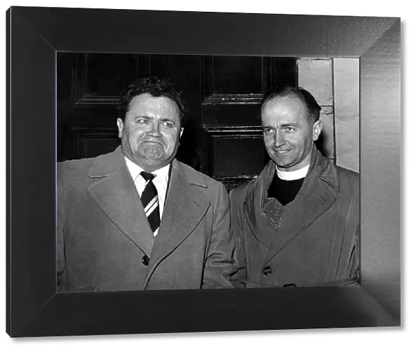 Former Goon Harry Secombe, led the singing of hymns