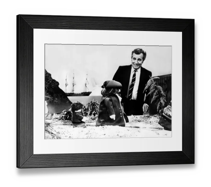 Framed Print : Former Goon Michael Bentine is pictured with the Potties