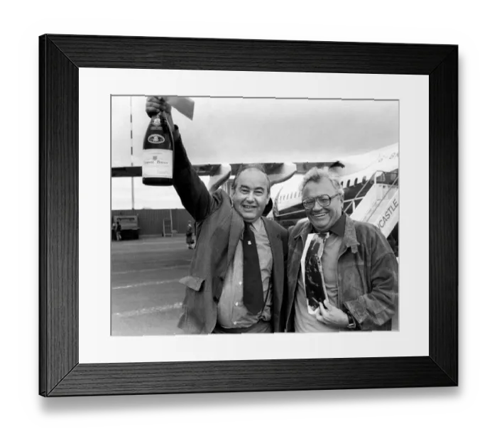 Framed Print : Former Goon Sir Harry Secombe flew into Newcastle Framed Print : Former Goon Sir Harry Secombe flew into Newcastle