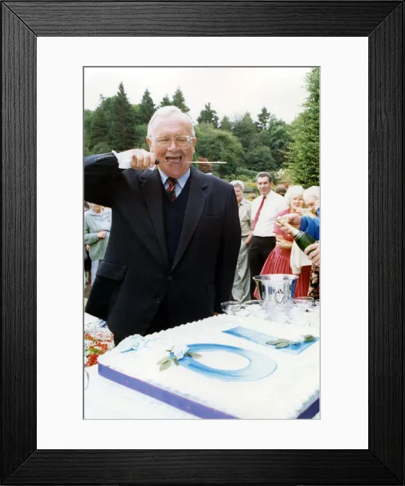 Framed Print : Former Goon Sir Harry Secombe celebrates his 70th birthday (Sept 8th Framed Print : Former Goon Sir Harry Secombe celebrates his 70th birthday (Sept 8th