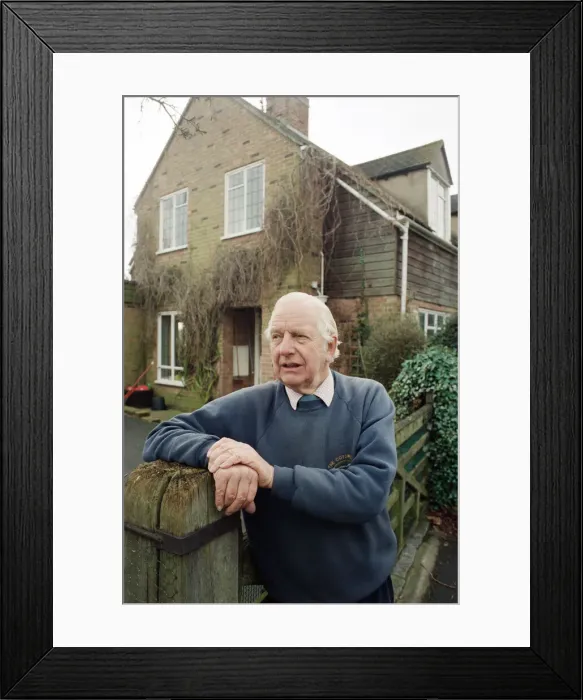 Framed Print : Battle of Britain veteran Brian Smith at his cottage home near Evesham. 2nd February 1994 Framed Print : Battle of Britain veteran Brian Smith at his cottage home near Evesham. 2nd February 1994