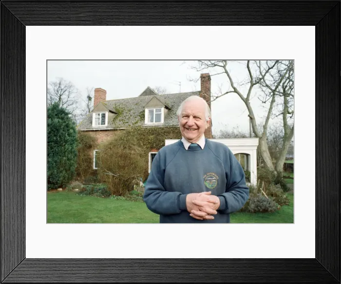 Framed Print : Battle of Britain veteran Brian Smith at his cottage home near Evesham. 2nd February 1994 Framed Print : Battle of Britain veteran Brian Smith at his cottage home near Evesham. 2nd February 1994