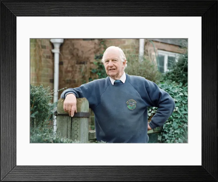Framed Print : Battle of Britain veteran Brian Smith at his cottage home near Evesham. 2nd February 1994 Framed Print : Battle of Britain veteran Brian Smith at his cottage home near Evesham. 2nd February 1994