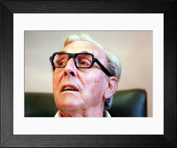 Framed Print : Actor, comedian and writer, Eric Sykes, is interviewed by David Whetstone of The Journal Framed Print : Actor, comedian and writer, Eric Sykes, is interviewed by David Whetstone of The Journal