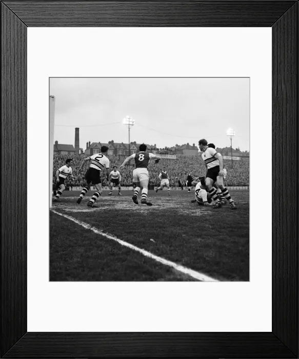 Framed Print : Crystal Palace in action during their Southern Professional Floodlit Cup match Framed Print : Crystal Palace in action during their Southern Professional Floodlit Cup match