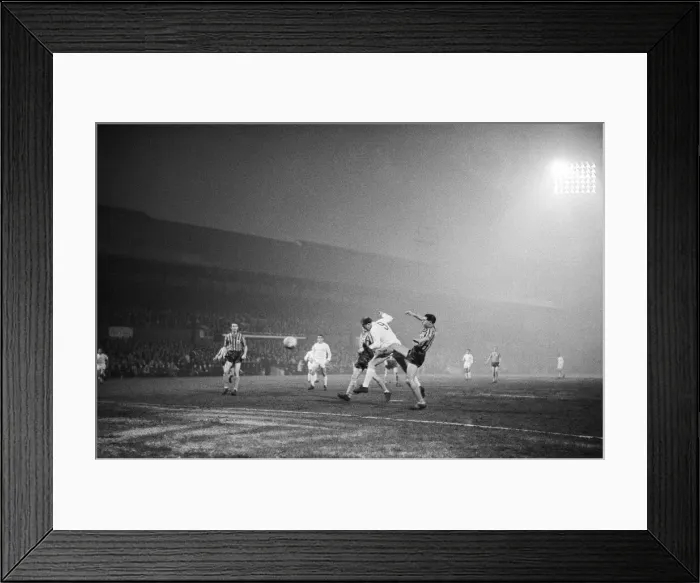 Framed Print : Crystal Palace played Real Madrid at Selhurst Park, on the night of 18th April 1962