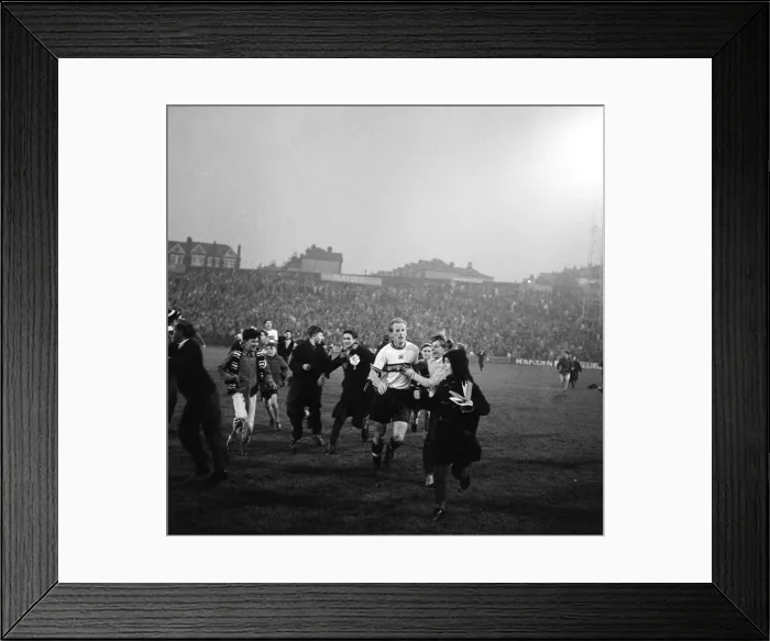 Framed Print : FA Cup First Round match at Selhurst Park. Crystal Palace 3 v Portsmouth 0 Framed Print : FA Cup First Round match at Selhurst Park. Crystal Palace 3 v Portsmouth 0