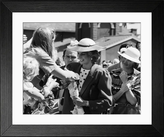 Framed Print : Princess Diana shaking hands with well wishers at the Middlesbrough Enterprise Centre Framed Print : Princess Diana shaking hands with well wishers at the Middlesbrough Enterprise Centre