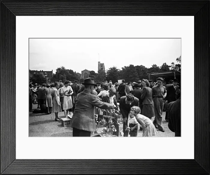 Framed Print : Market scenes in Maidstone, Kent. Circa 1945