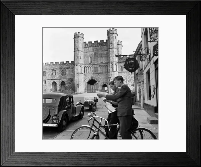Framed Print : Battle Abbey, Sussex. Boys on bicycles plan the next part of their route outside the main Framed Print : Battle Abbey, Sussex. Boys on bicycles plan the next part of their route outside the main