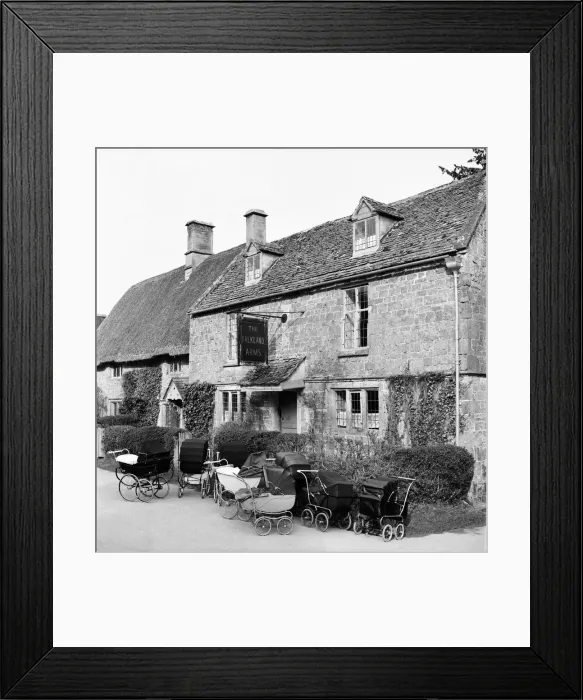 Framed Print : Medical: Baby: Clinic: Once every week the Falklands Arm pub near Stratford stops serving Framed Print : Medical: Baby: Clinic: Once every week the Falklands Arm pub near Stratford stops serving