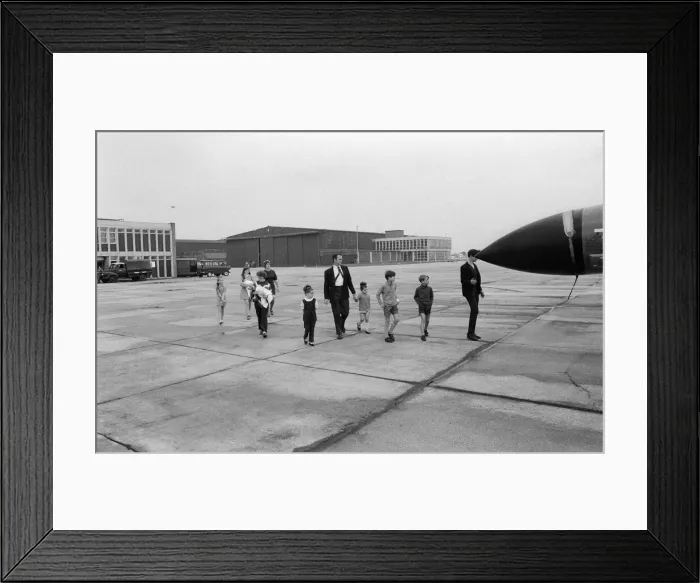 Framed Print : Lieutenant Commander Peter Marshall of HMS Ark Royal pictured with his wife Carolyn